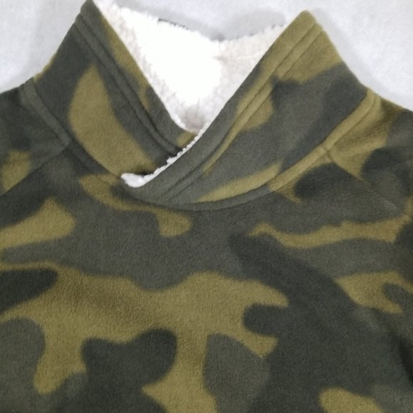 NWT Old Navy Fleece Pullover Sweatshirt Green Camo Boys Size 3T - Picture 2 of 4